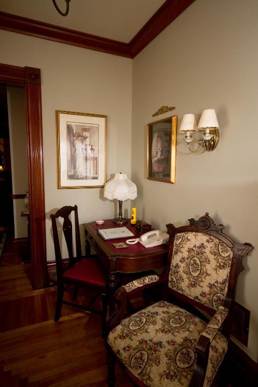Victoria'S Historic Inn Wolfville Oda fotoğraf