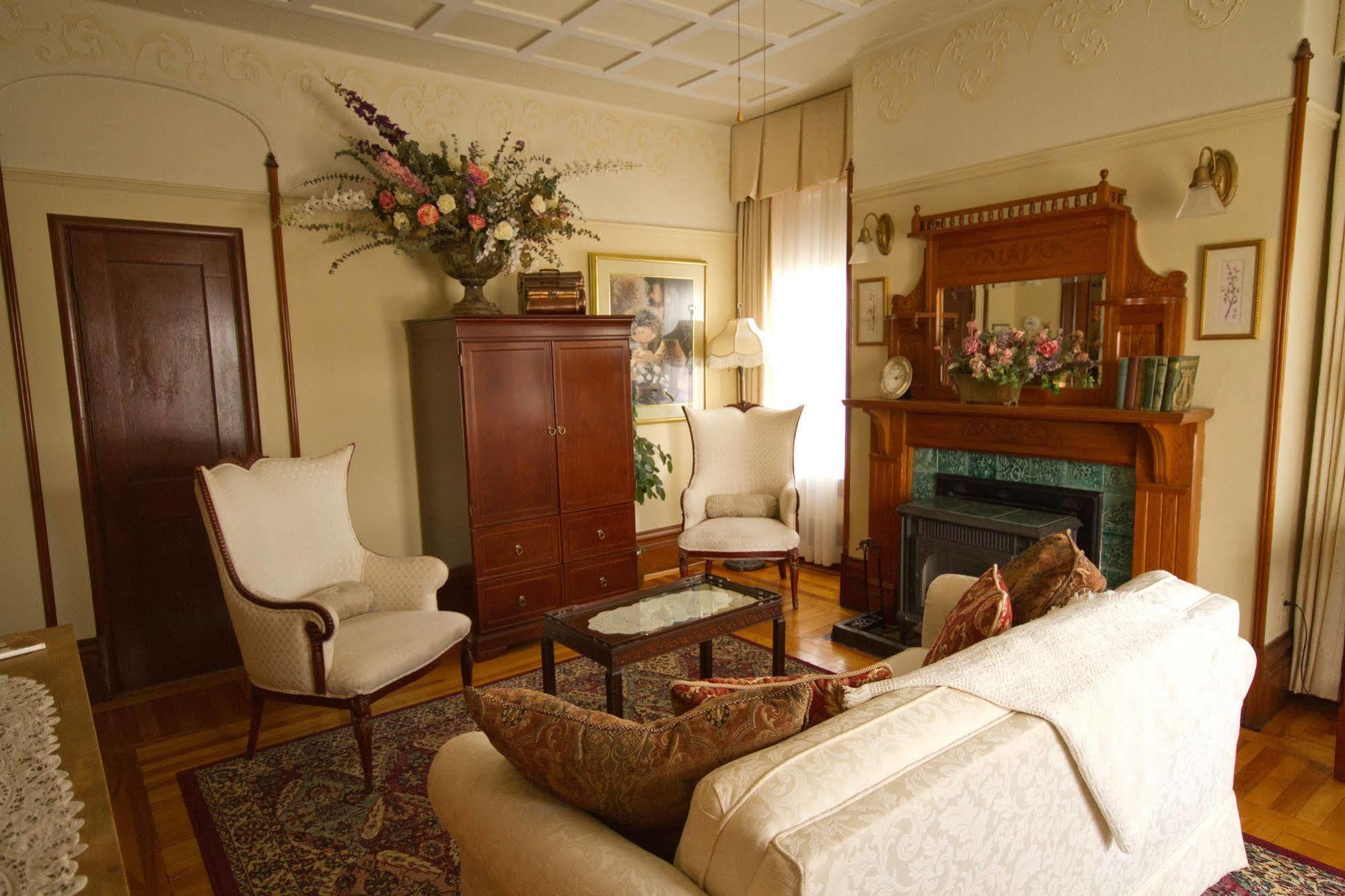 Victoria'S Historic Inn Wolfville Dış mekan fotoğraf