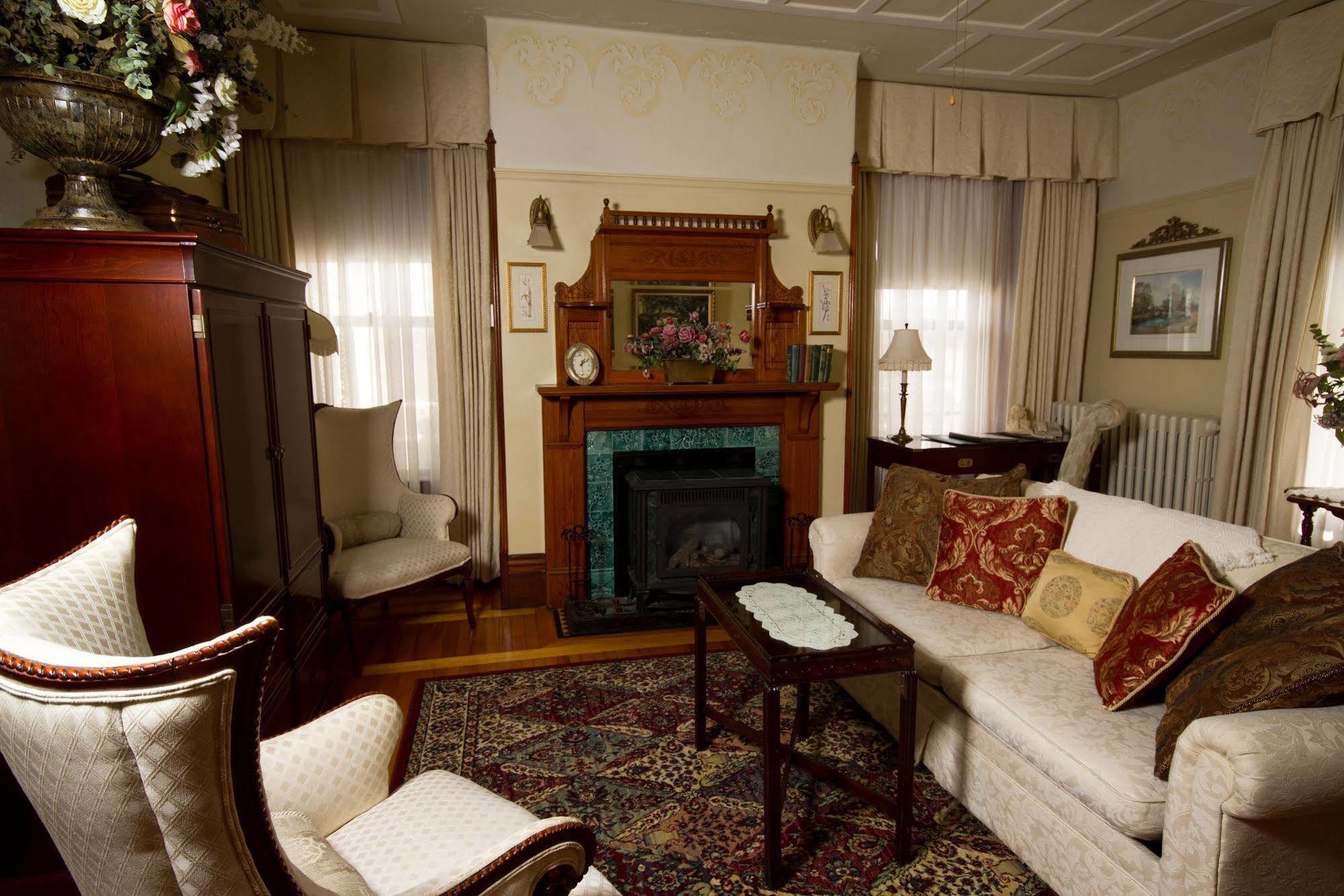 Victoria'S Historic Inn Wolfville Dış mekan fotoğraf