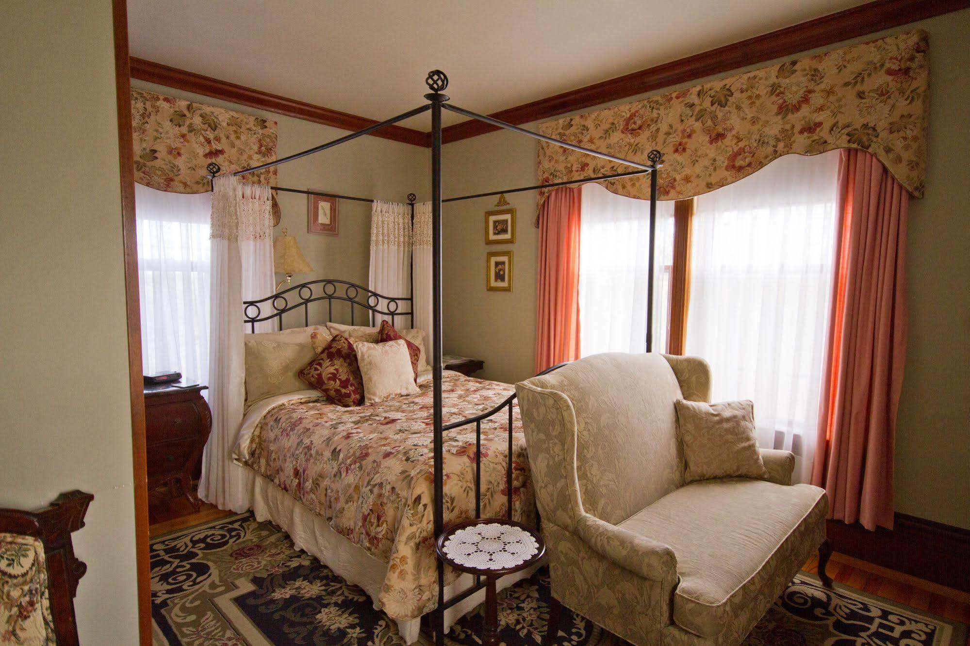 Victoria'S Historic Inn Wolfville Dış mekan fotoğraf