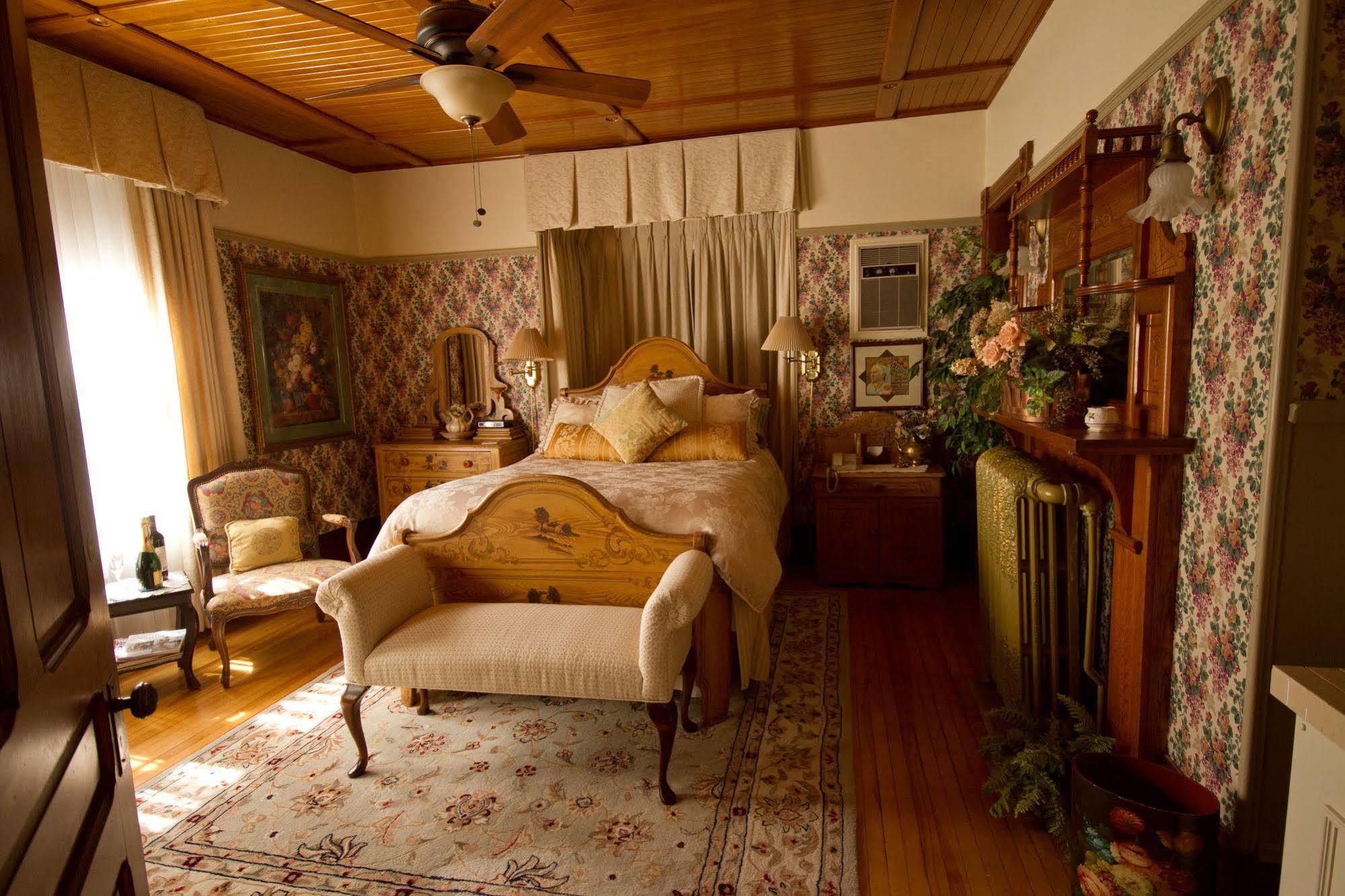 Victoria'S Historic Inn Wolfville Dış mekan fotoğraf