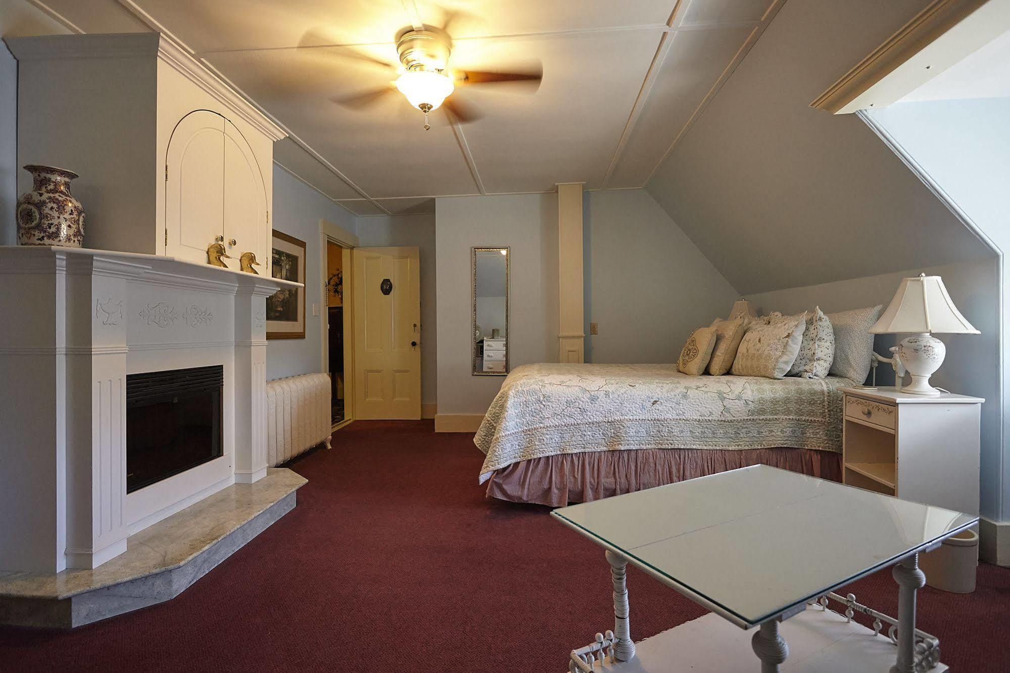 Victoria'S Historic Inn Wolfville Dış mekan fotoğraf