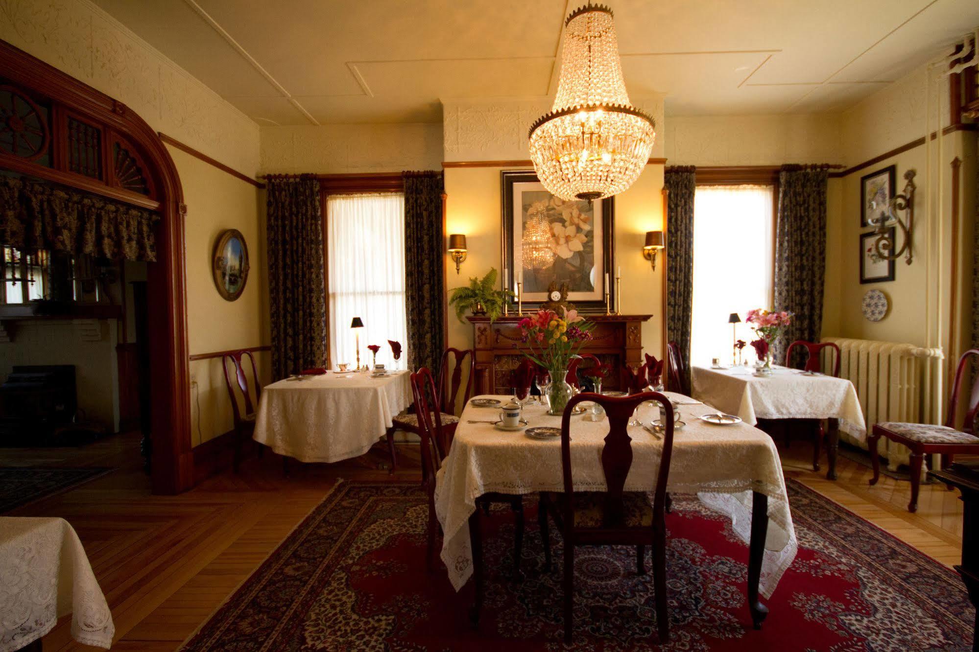 Victoria'S Historic Inn Wolfville Dış mekan fotoğraf